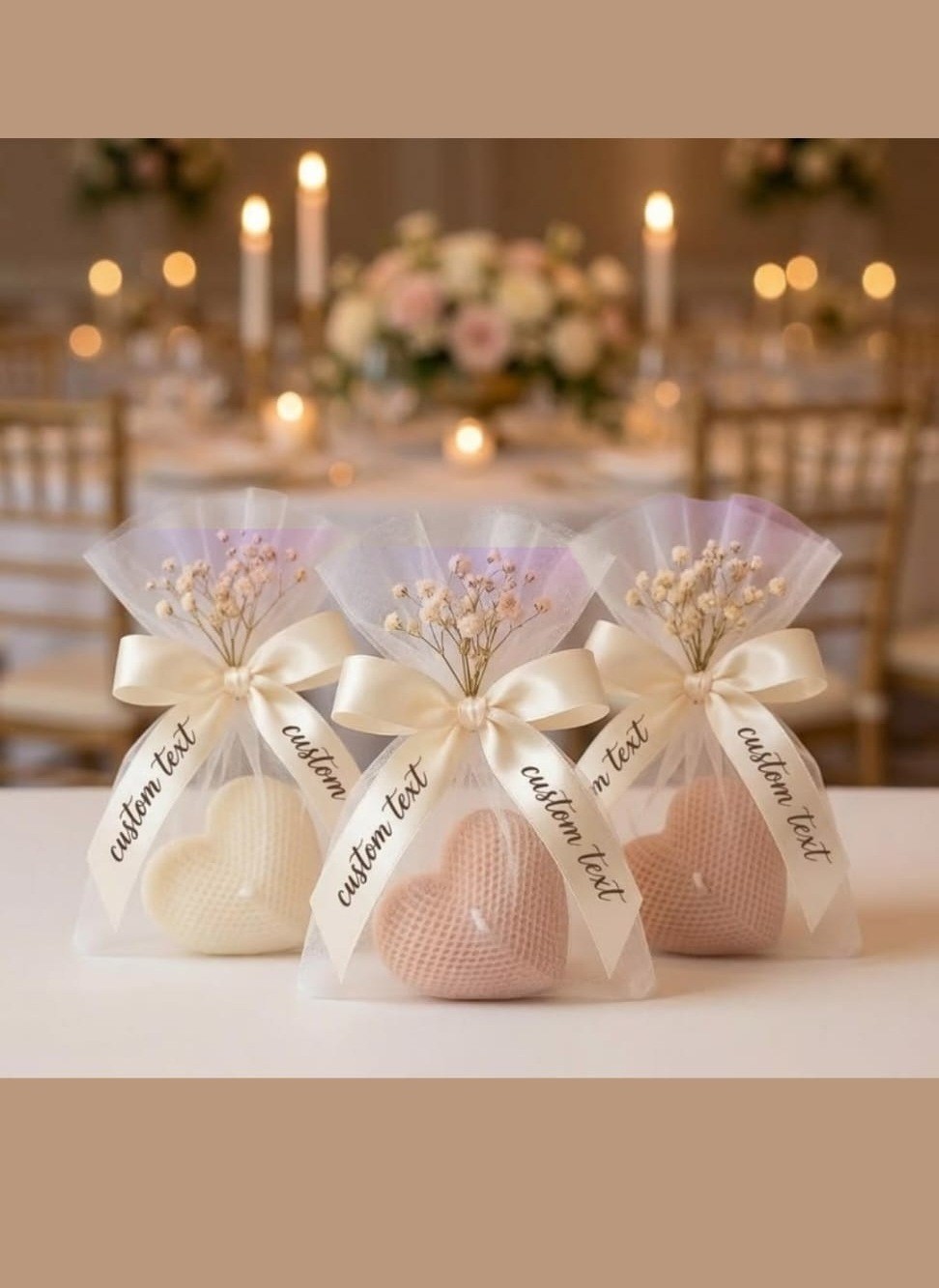 Herzförmige Duftkerzen in Organza-Beuteln mit personalisiertem Satinband — Hochzeits-Gastgeschenk von MaryJO by Aurora Home